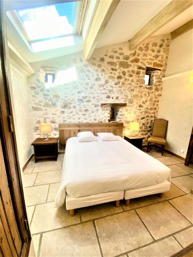 Gite De Groupe 9Ch Ou 3 Gites Independants De 3Ch - Patio Et Piscine Interieure Chauffee Toute L'Annee Vallon-Pont-dʼArc Zewnętrze zdjęcie