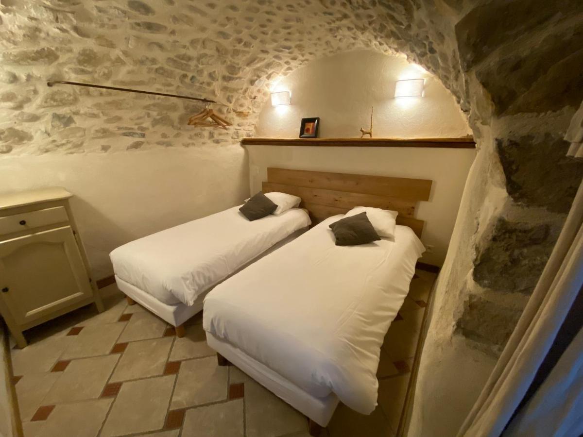 Gite De Groupe 9Ch Ou 3 Gites Independants De 3Ch - Patio Et Piscine Interieure Chauffee Toute L'Annee Vallon-Pont-dʼArc Zewnętrze zdjęcie